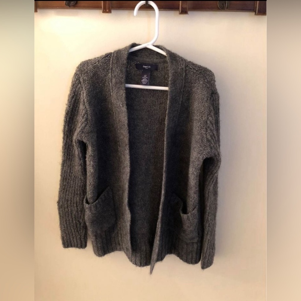 Girls GAP Grey Cardigan Sweater - Size small (6/7)